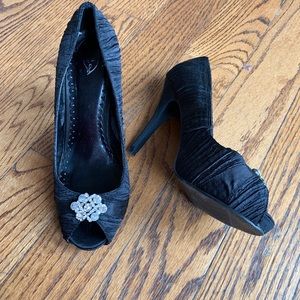 Windsor Pep Toe crystal Pumps